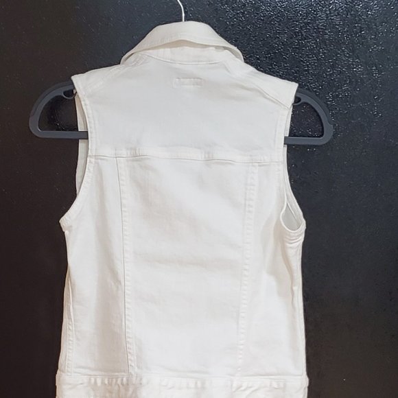 Vest - Picture 2 of 4